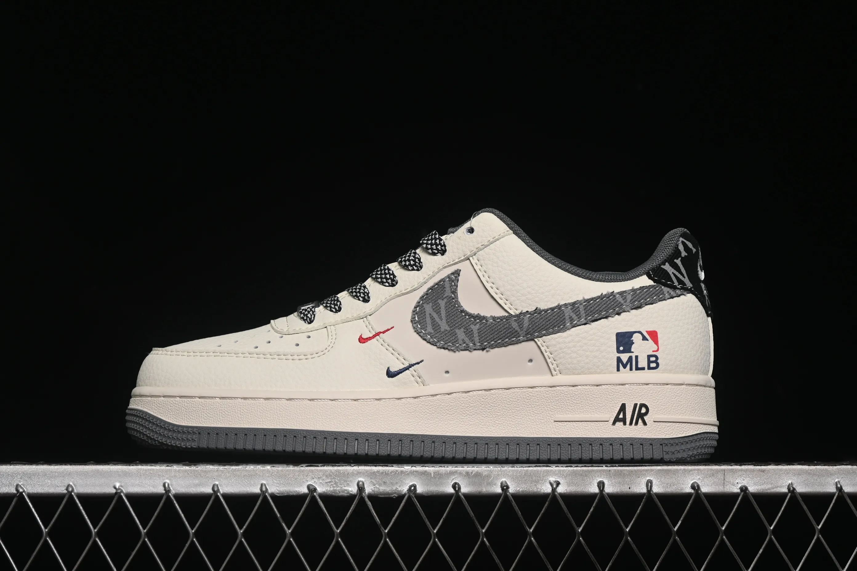 All categories Nk Air Force 1 Air Force series Nk Air Force 1 Low Air Force low top Nike Air Force 1'07 Low MLB joint red and blue double hook beige Air Force 1 low top casual sneakers QW5606-264